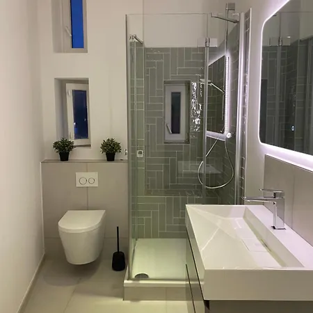 Schoene In Charmanter Stadtvilla Messenaehe דירה *