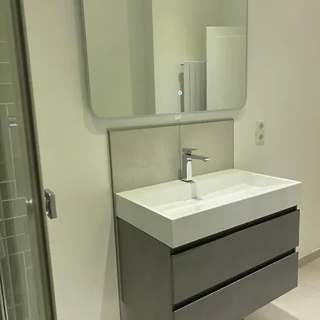 Schoene In Charmanter Stadtvilla Messenaehe דירה