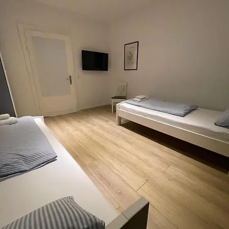 Апартаменты Schoene In Charmanter Stadtvilla Messenaehe *