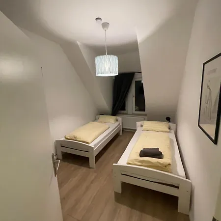 Апартаменты Schoene In Charmanter Stadtvilla Messenaehe *